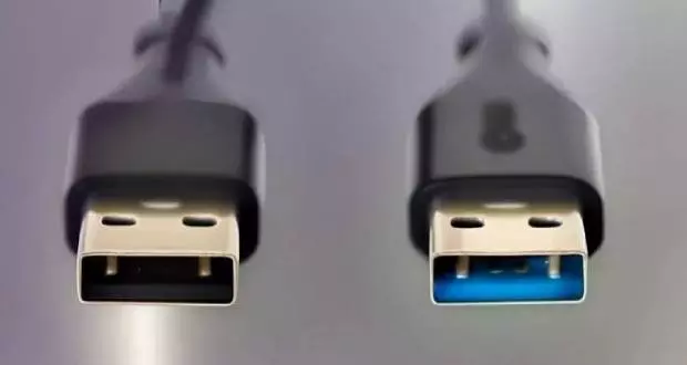 چرا بعضی از پورت های USB آبی هستند و تفاوتشان با مشکیها چیست؟